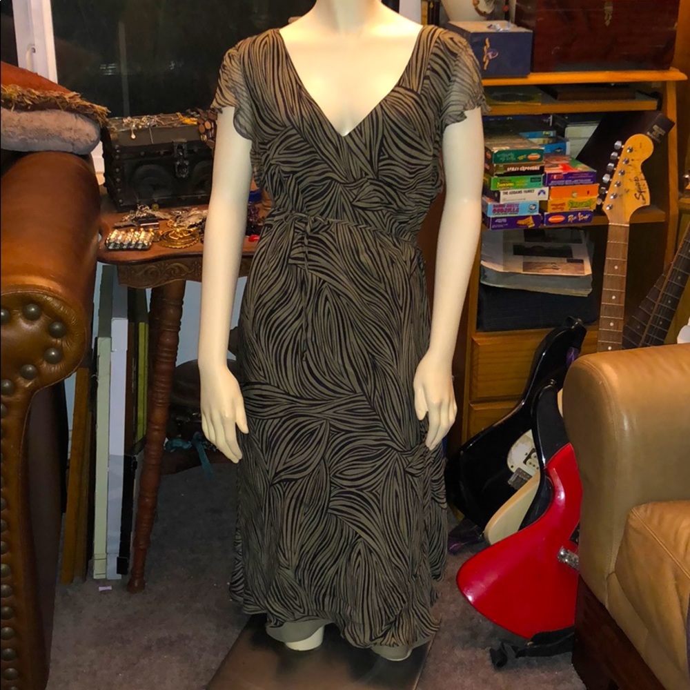 GORGEOUS FLOWY 100% SILK DRESS SIZE 18